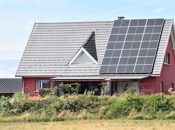 Pourquoi choisir une entreprise pour nettoyer toiture et façade?